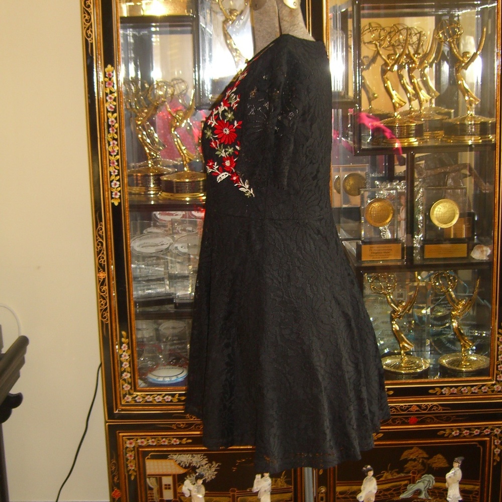 FOREVER 21 FLORAL EMBROIDERED BLACK LACE DRESS M - Picture 5 of 5